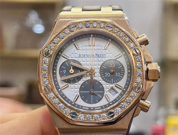 愛彼很久不戴不走了(手表保養(yǎng)與恢復使用方法)(圖) 愛彼很久不戴不走了(手表保養(yǎng)與恢復使用方法)(圖)