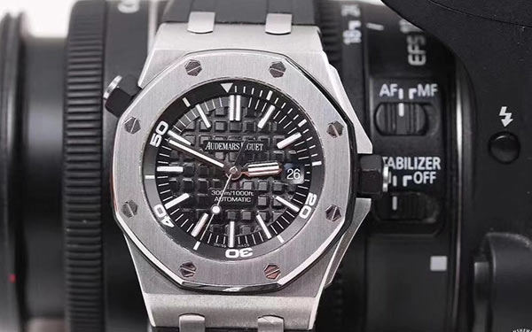 愛彼腕表進灰了處理技巧集錦(圖) 愛彼腕表進灰了處理技巧集錦(圖)